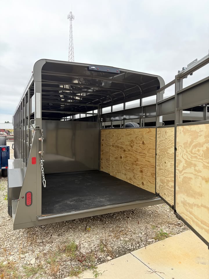 Valley Trailers 80 x 24 Stock Trailer - SKU 000716 - Image 6