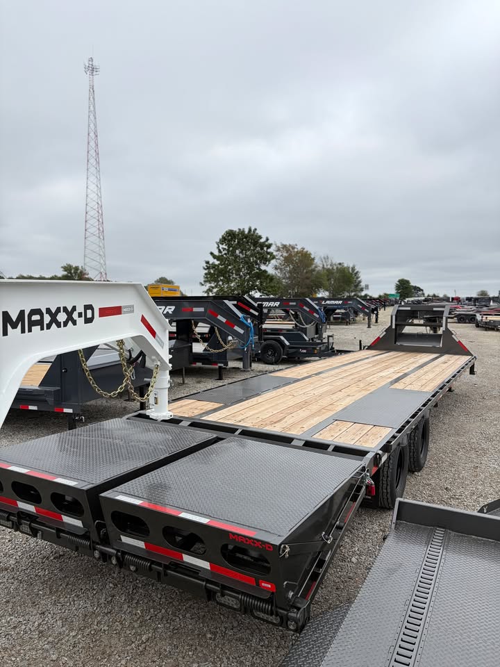 MAXX-D 102 x 32 Gooseneck Flatbed Trailer - SKU 146397 - Image 4