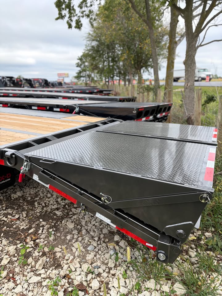 MAXX-D 102 x 32 Gooseneck Flatbed Trailer - SKU 147905 - Image 6