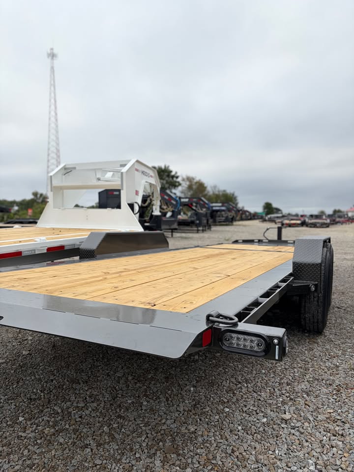 MAXX-D 83 x 22 Split Tilt Equipment Trailer - SKU 149103 - Image 4