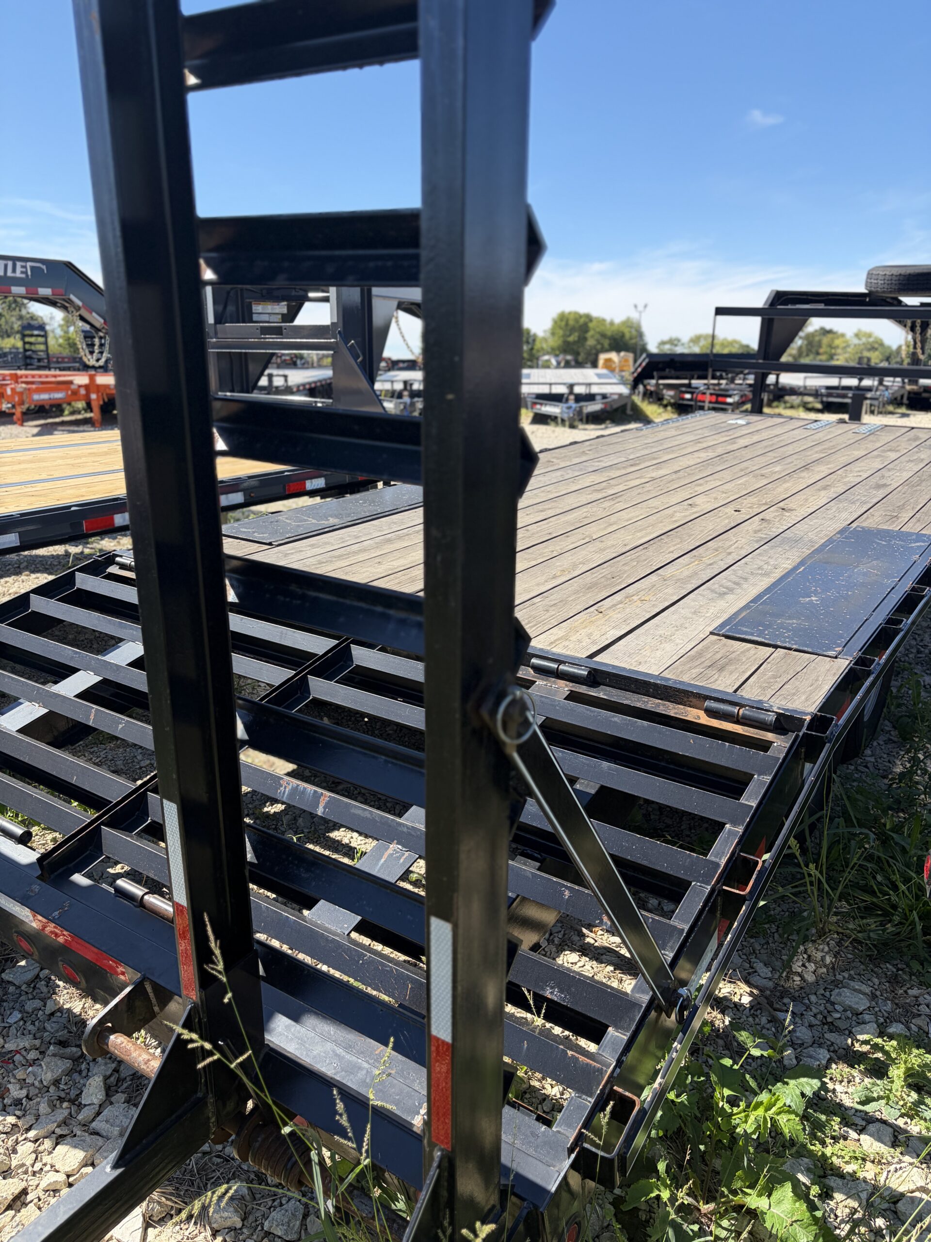 Pre-Owned Appalachian 102" x 24' Gooseneck Flatbed Trailer - SKU 001048 - Image 4
