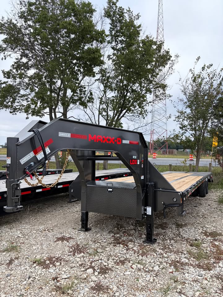 MAXX-D 102 x 32 Gooseneck Flatbed Trailer - SKU 147905 - Image 2
