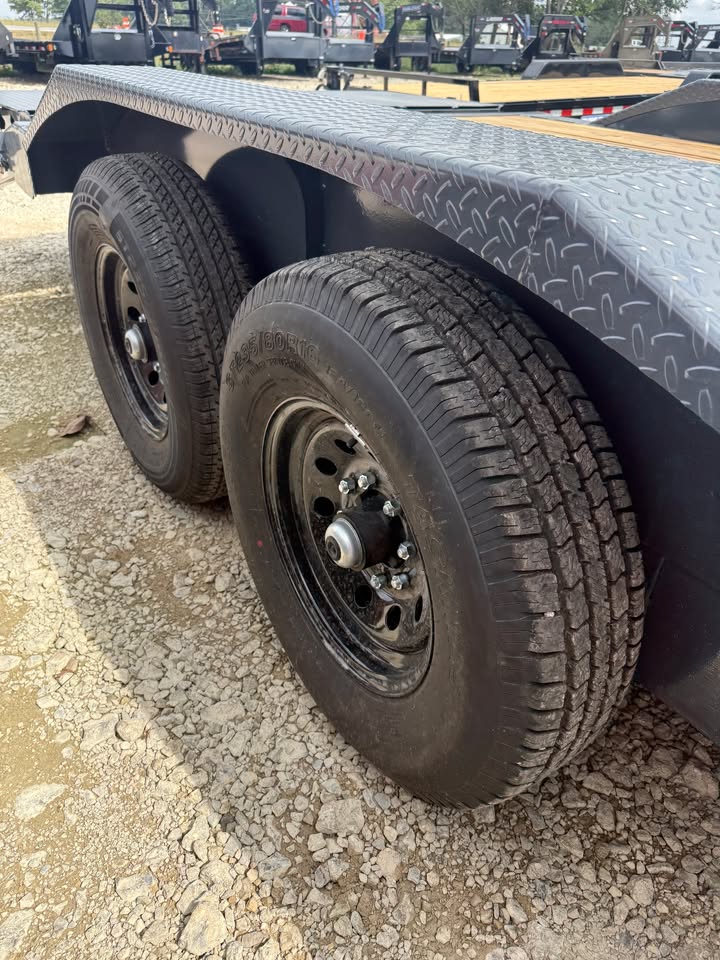 Lamar 102 in x 24 ft Fender Equipment Trailer - SKU 157959 - Image 8