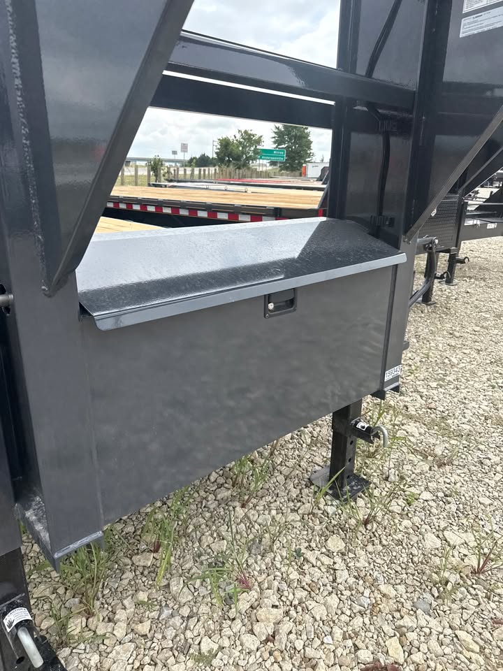 Lamar 102 in x 25 ft Gooseneck Flatbed Trailer - SKU 159343 - Image 8