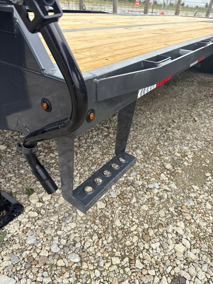 Lamar 102 in x 25 ft Gooseneck Flatbed Trailer - SKU 159344 - Image 8