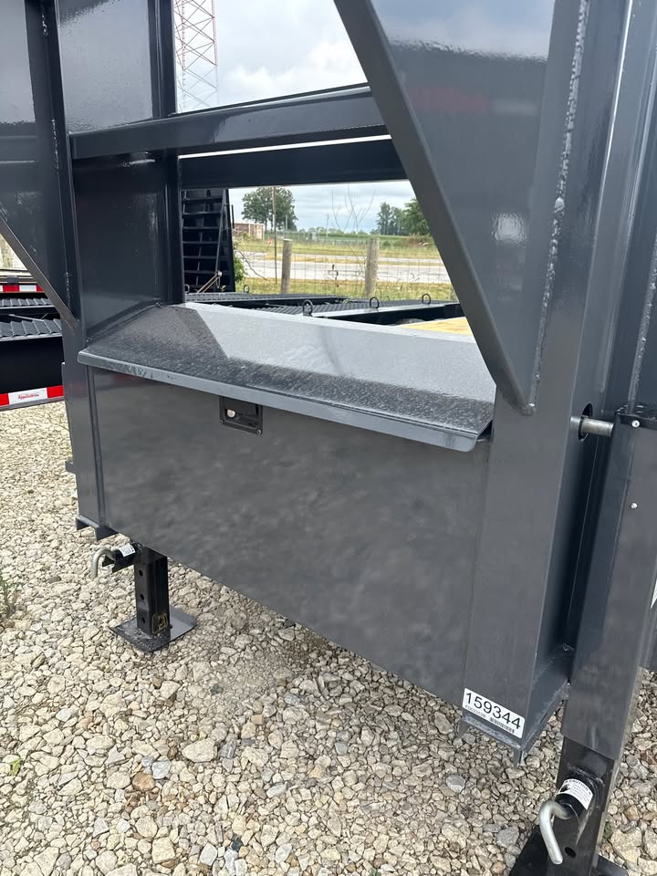 Lamar 102 in x 25 ft Gooseneck Flatbed Trailer - SKU 159344 - Image 7