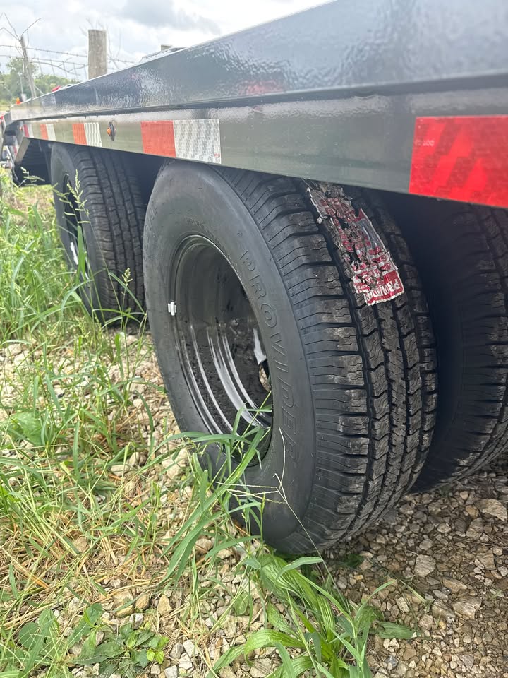 Lamar 102 in x 25 ft Gooseneck Flatbed Trailer - SKU 159343 - Image 10
