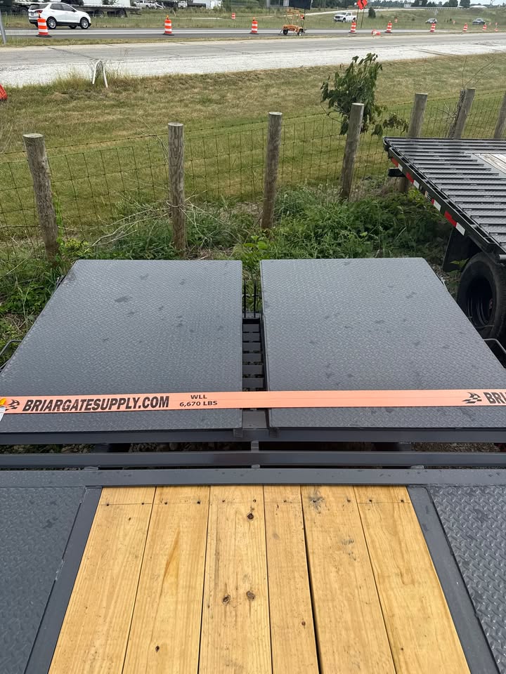 Lamar 102 in x 25 ft Gooseneck Flatbed Trailer - SKU 159344 - Image 5