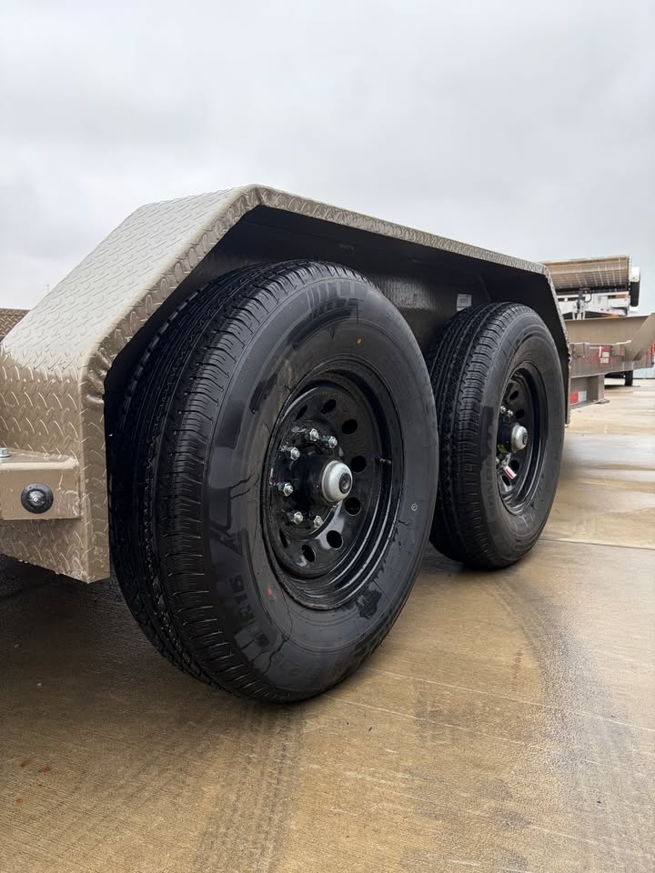 Load Trail 83 in x 22 ft Full Fender Tilt Trailer - SKU 392885 - Image 7