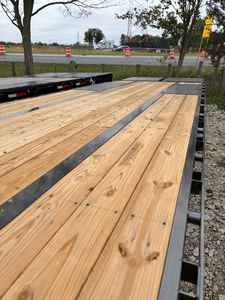 MAXX-D 102 x 32 Gooseneck Flatbed Trailer - SKU 147905 - Image 4