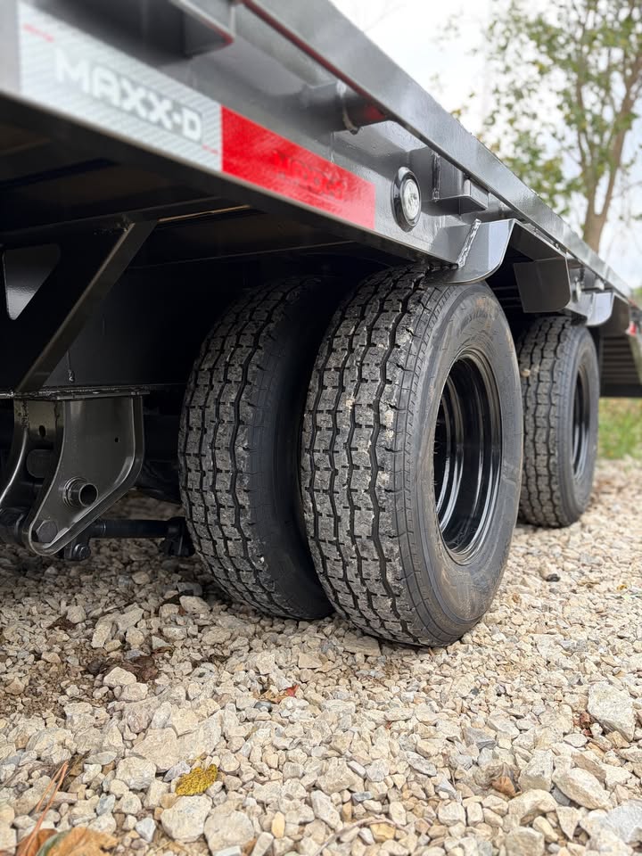 MAXX-D 102 x 32 Gooseneck Flatbed Trailer - SKU 147905 - Image 11