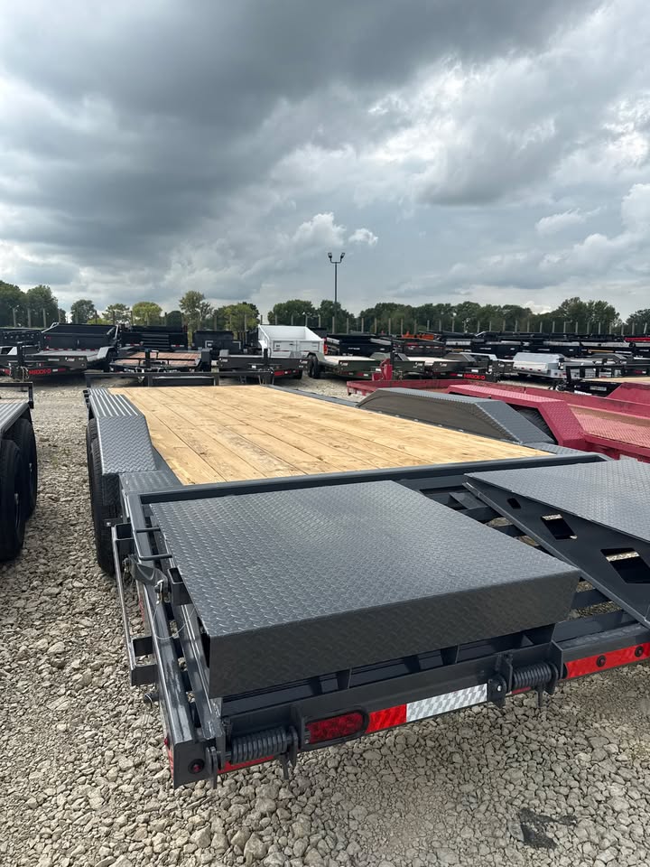 Lamar 102 in x 24 ft Fender Equipment Trailer - SKU 157959 - Image 3