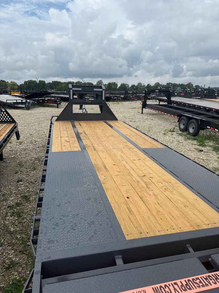 Lamar 102 in x 25 ft Gooseneck Flatbed Trailer - SKU 159343 - Image 3