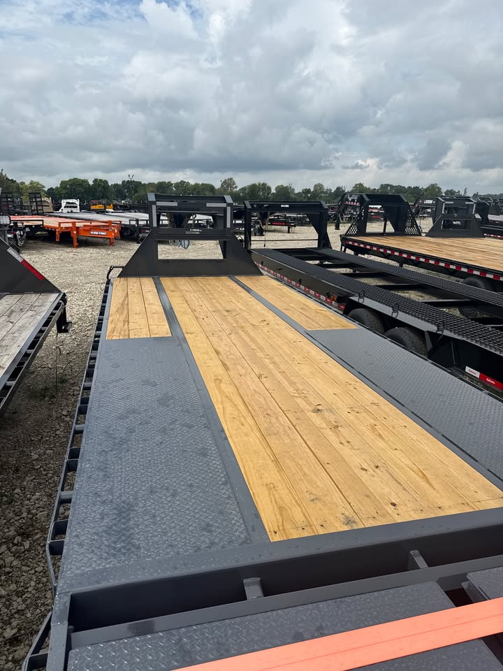Lamar 102 in x 25 ft Gooseneck Flatbed Trailer - SKU 159344 - Image 3
