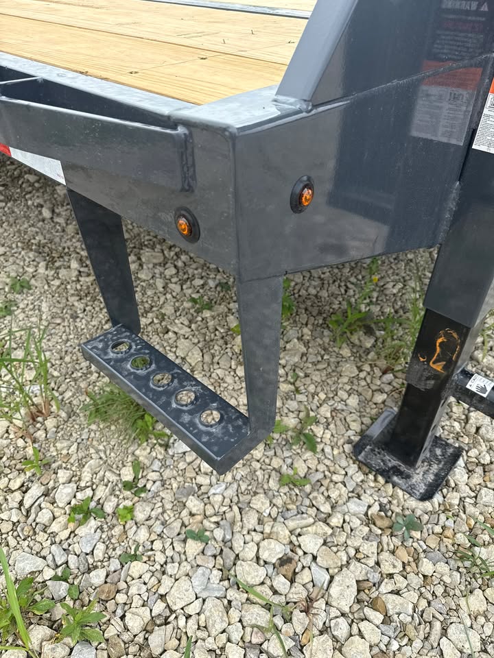Lamar 102 in x 25 ft Gooseneck Flatbed Trailer - SKU 159343 - Image 9