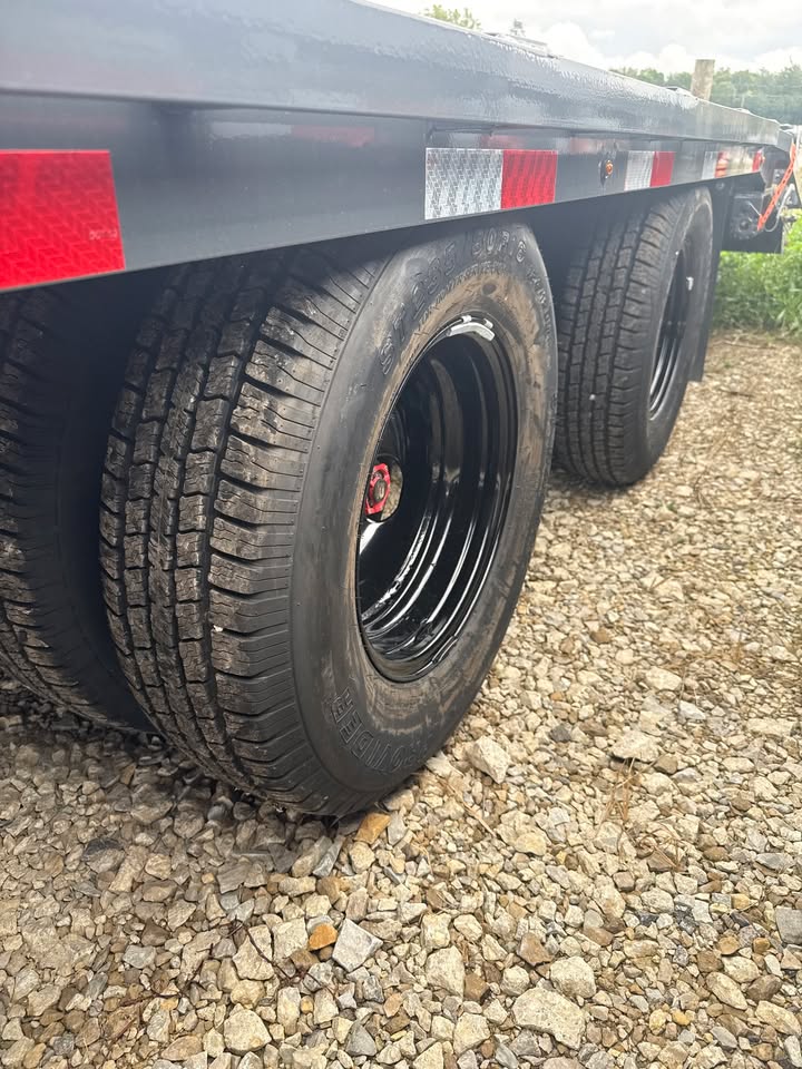 Lamar 102 in x 25 ft Gooseneck Flatbed Trailer - SKU 159344 - Image 9