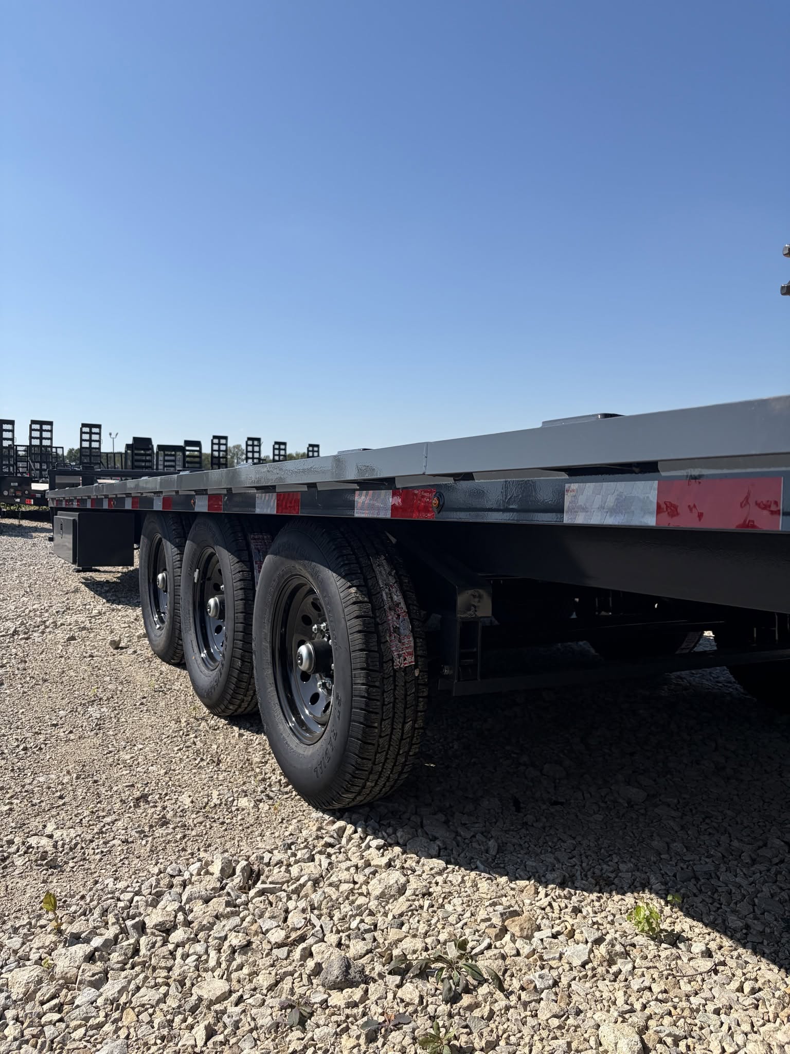Lamar 102 in x 26 ft Full Deckover Tilt Trailer - SKU 159180 - Image 7