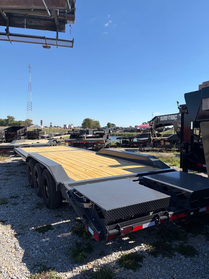 Lamar 102 in x 28 ft Fender Equipment Trailer - SKU 160177 - Image 6
