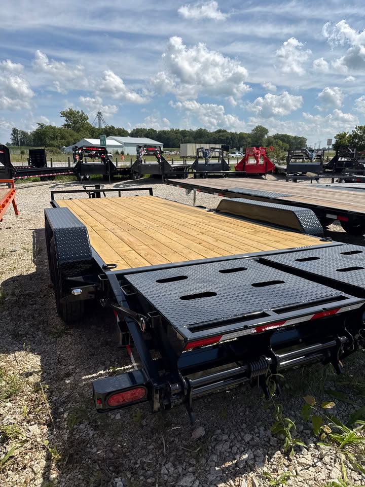 Sure-Trac 82 x 20 Fender Equipment Trailer - SKU 497575 - Image 3