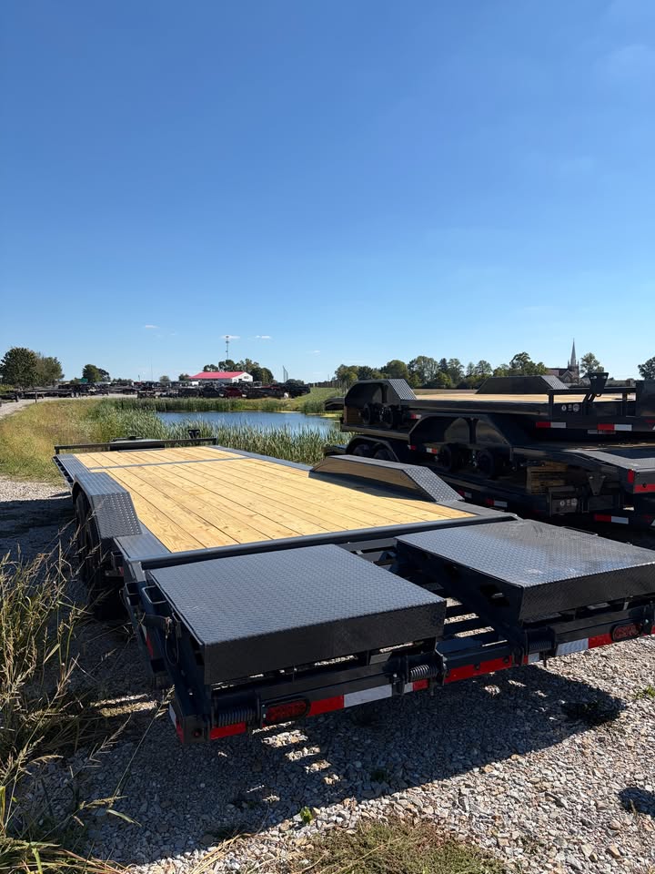 Lamar 102 in x 28 ft Fender Equipment Trailer - SKU 160176 - Image 2