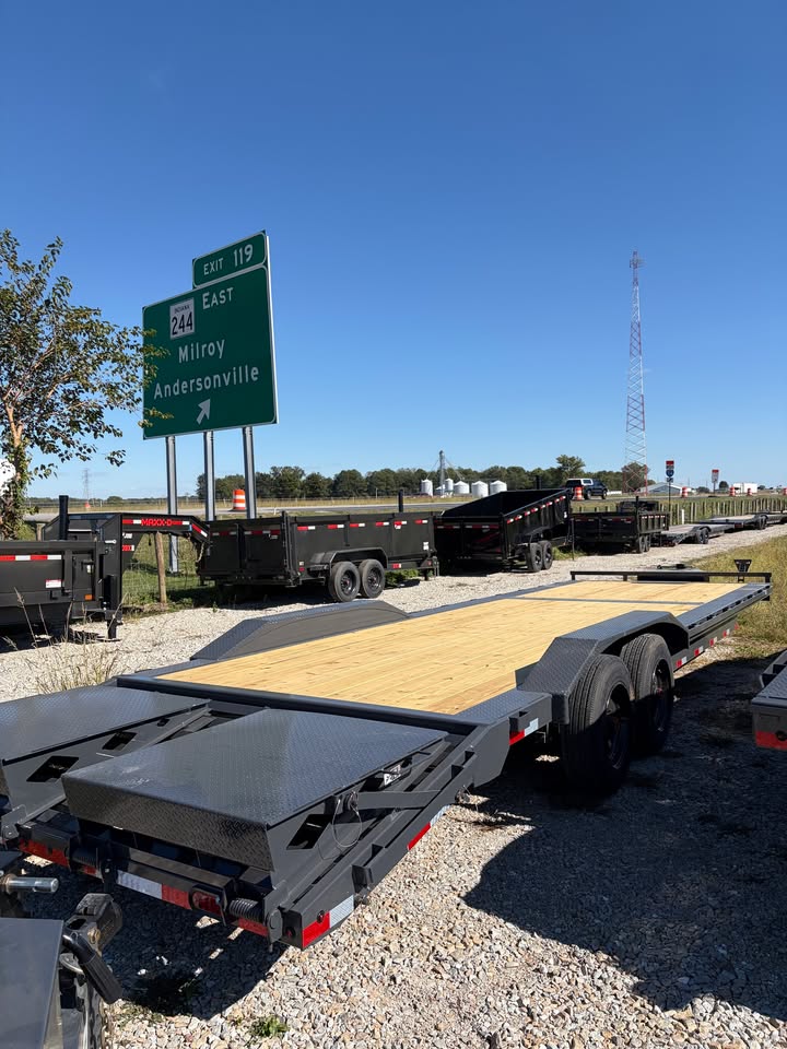 Lamar 102 in x 28 ft Fender Equipment Trailer - SKU 160176 - Image 3