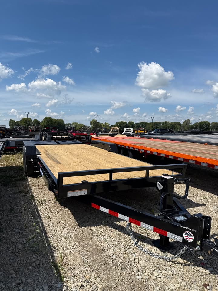 Sure-Trac 82 x 20 Fender Equipment Trailer - SKU 497575